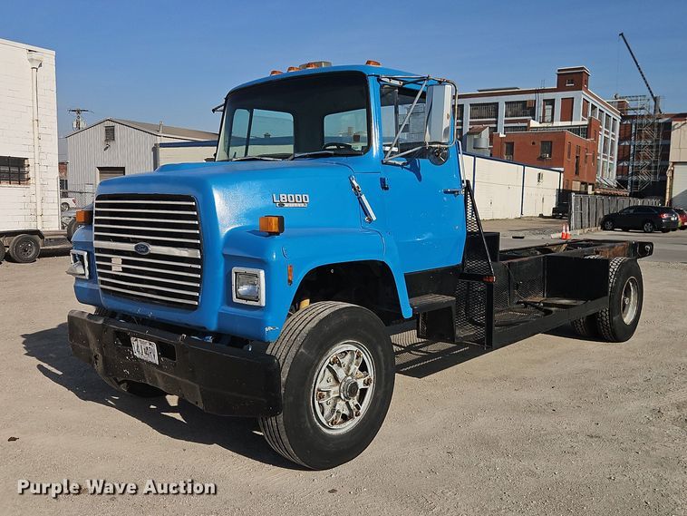 1988 Ford LN8000 truck cab and chassis - EO7123