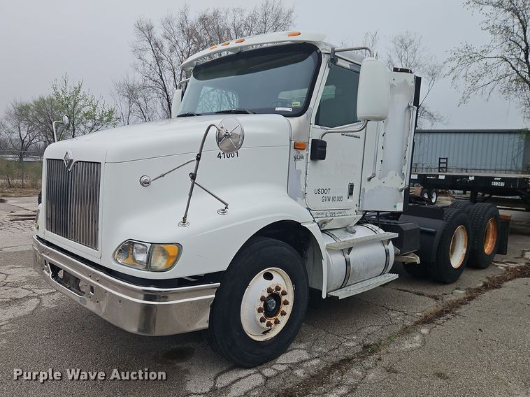 2003 International 9200i semi truck - EO7193