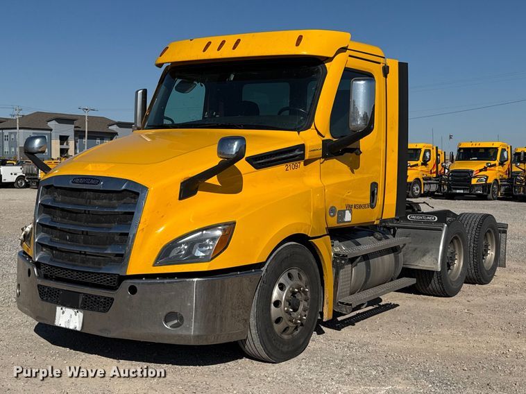 2021 Freightliner Cascadia 126 semi truck - ES5871