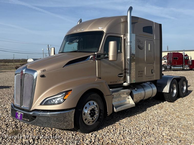 2023 Kenworth T680 semi truck - EU0368