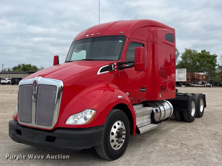 2019 Kenworth T680 semi truck - EU0450