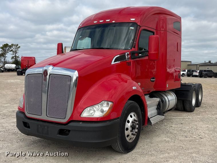 2020 Kenworth T680 semi truck - EU0451
