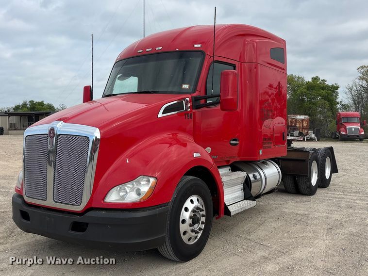 2020 Kenworth T680 semi truck - EU0452