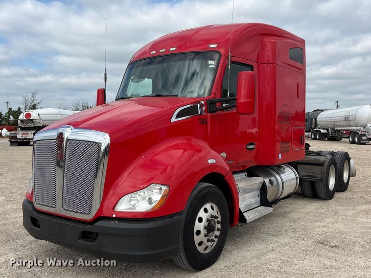 2020 Kenworth T680 semi truck - EU0453