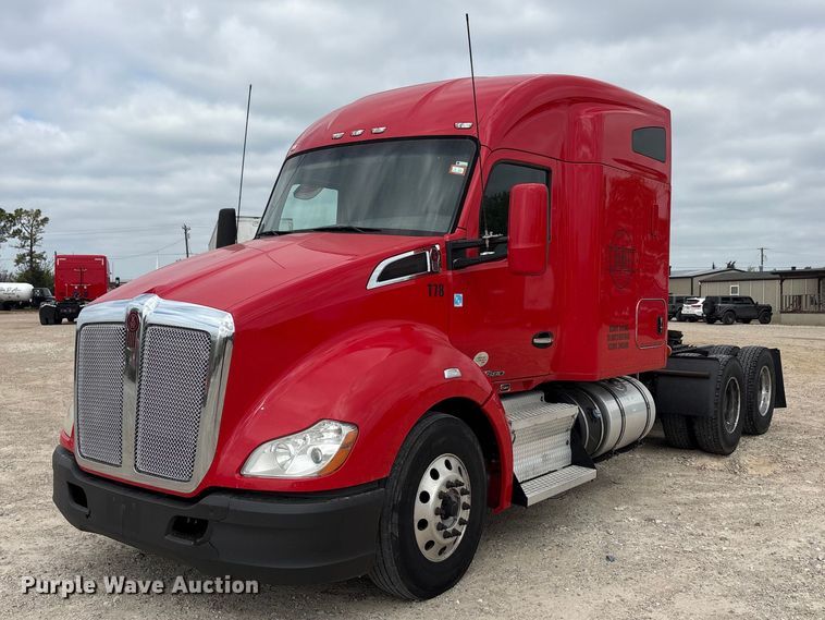 2018 Kenworth T680 semi truck - EU0455