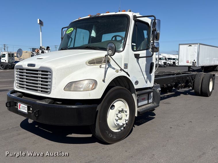 2014 Freightliner Business Class M2 truck cab and chassis - EU8630