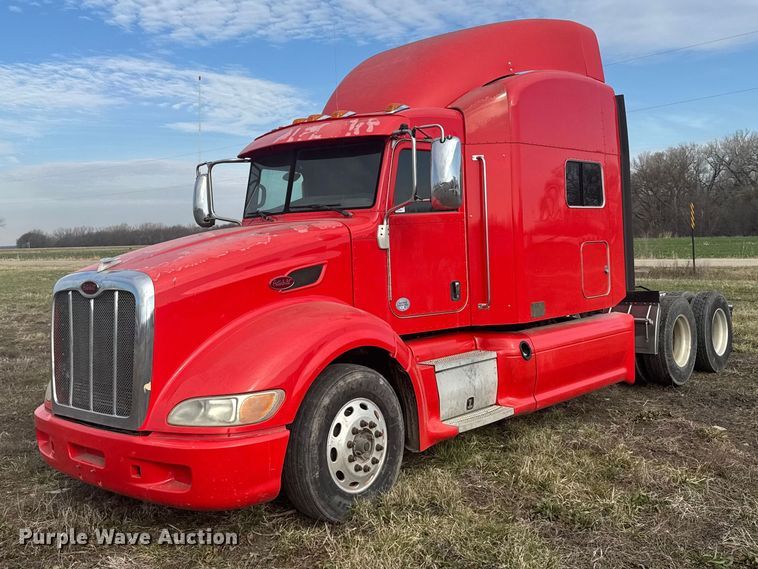 2013 Peterbilt 386 semi truck - FB0956