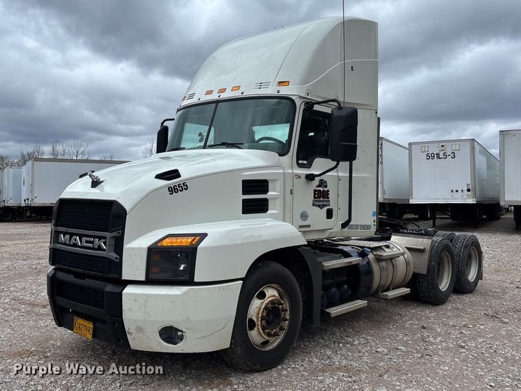 2019 Mack AN64T semi truck - FB3218