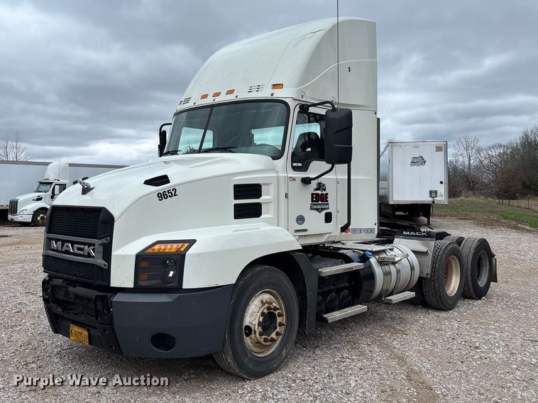 2019 Mack AN64T semi truck - FB3219