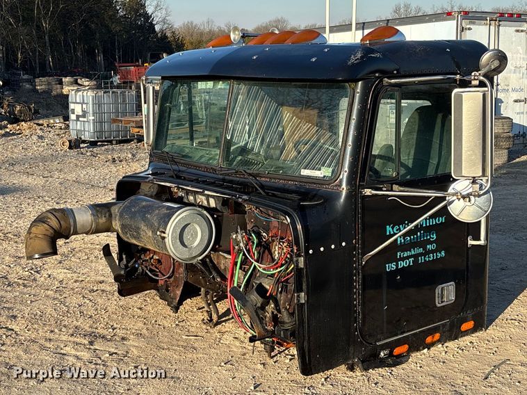 Freightliner truck cab - FB3294