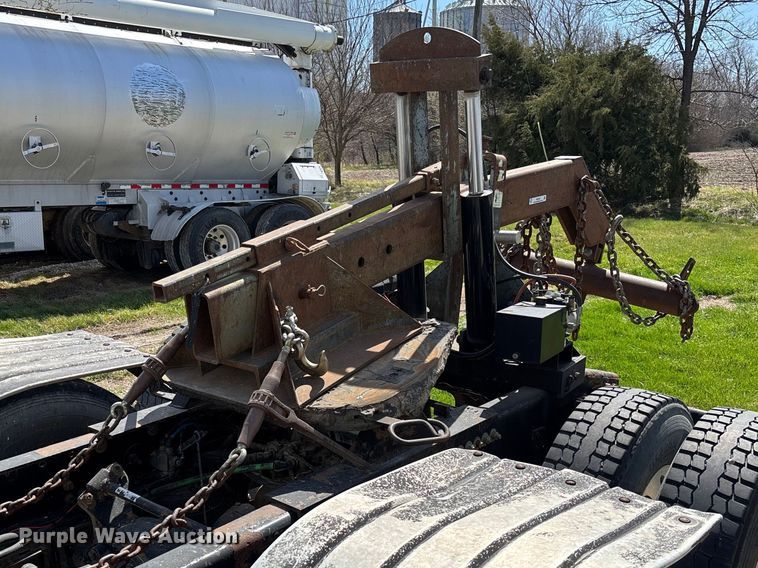 Walker fifth wheel wrecker - FB3302