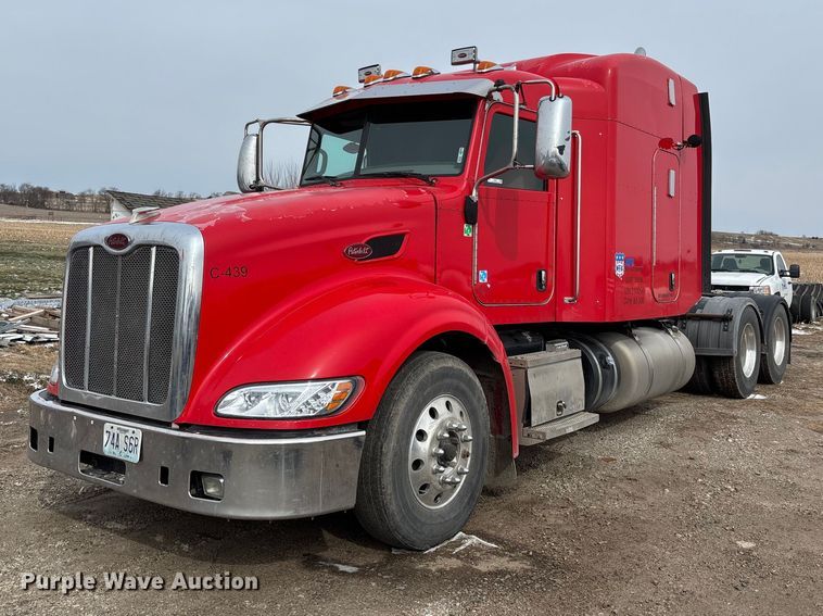 2013 Peterbilt 386 semi truck - FB3600