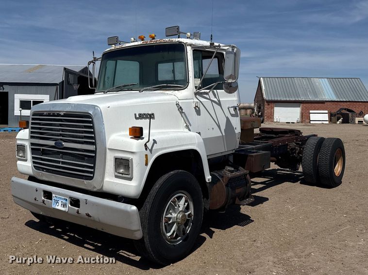 1989 Ford LN9000 semi truck - FB7132