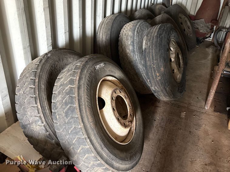(9) 11R22.5 tires and wheels - FC2087