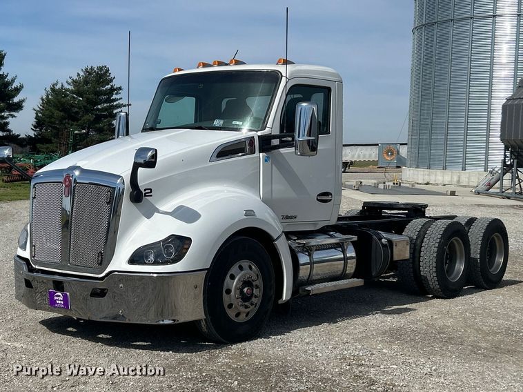 2019 Kenworth T680 semi truck - FC5276