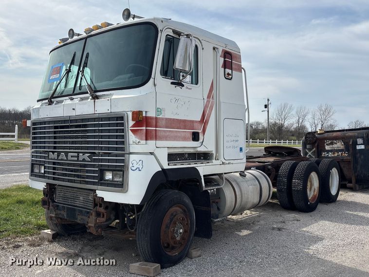 1984 Mack MH613 semi truck - FH7026