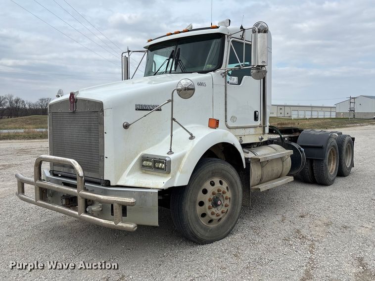 2020 Kenworth T800 semi truck - FH7036