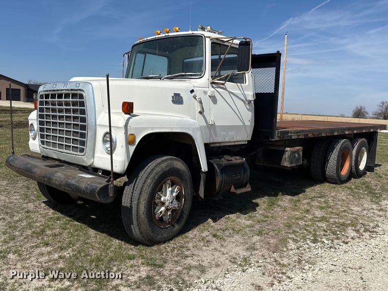 1980 Ford 9000 flatbed truck - FI0850