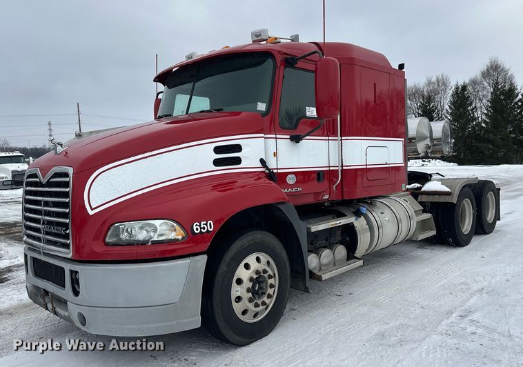 2015 Mack CXU613 semi truck - FK1559