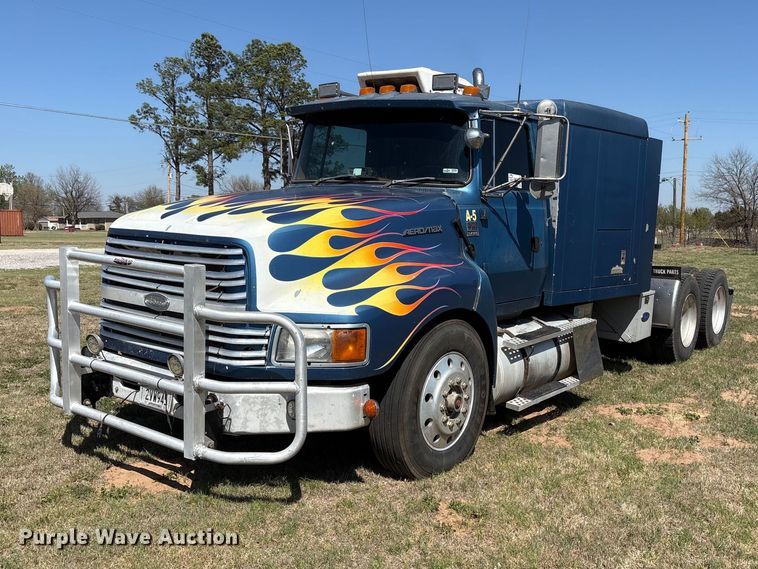 1992 Ford LTLA9000 semi truck - FK2600