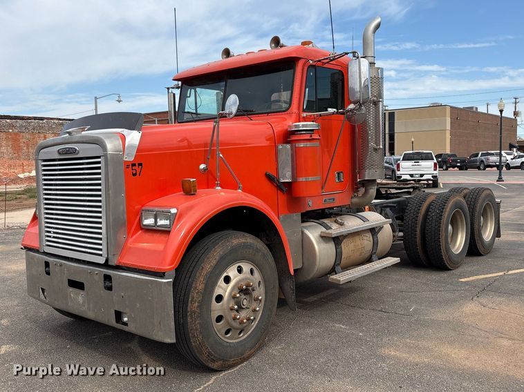 2007 Freightliner Classic semi truck - NK9051