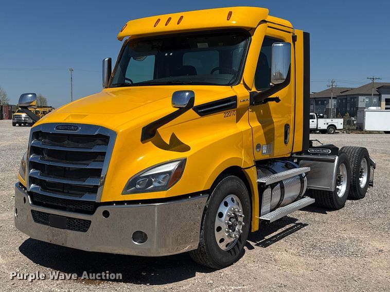 2022 Freightliner Cascadia 126 semi truck - NK9184