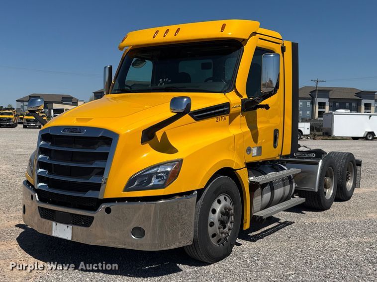 2021 Freightliner Cascadia 126 semi truck - NK9185
