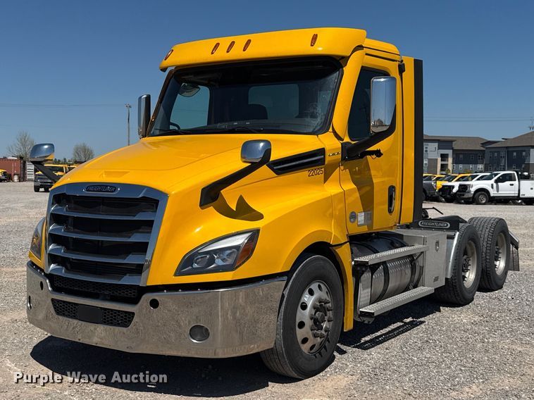 2022 Freightliner Cascadia 126 semi truck - NK9186