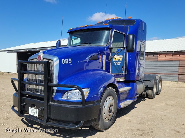 2010 Kenworth  T660 semi truck - NK9945