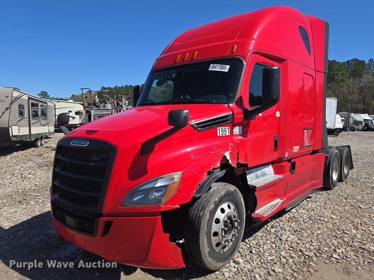 2020 Freightliner Cascadia semi truck - YA1696