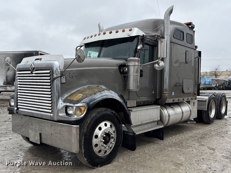 2003 International 9900i semi truck - YA1909