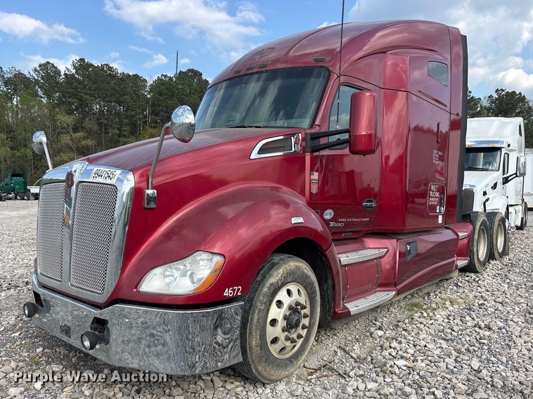 2016 Kenworth T680 semi truck - YA1936