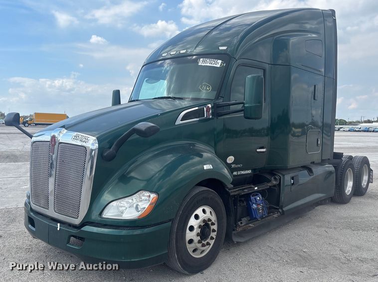 2018 Kenworth T680 semi truck - YA1943
