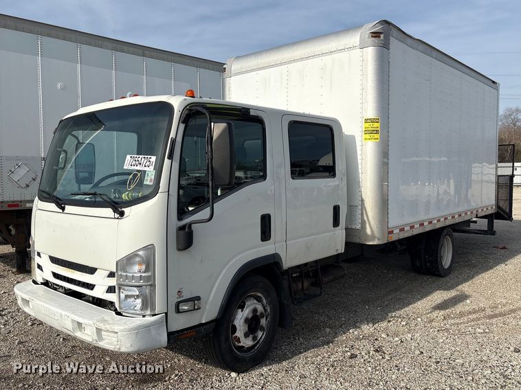 2018 Chevrolet Crew Cab box truck - YA1962