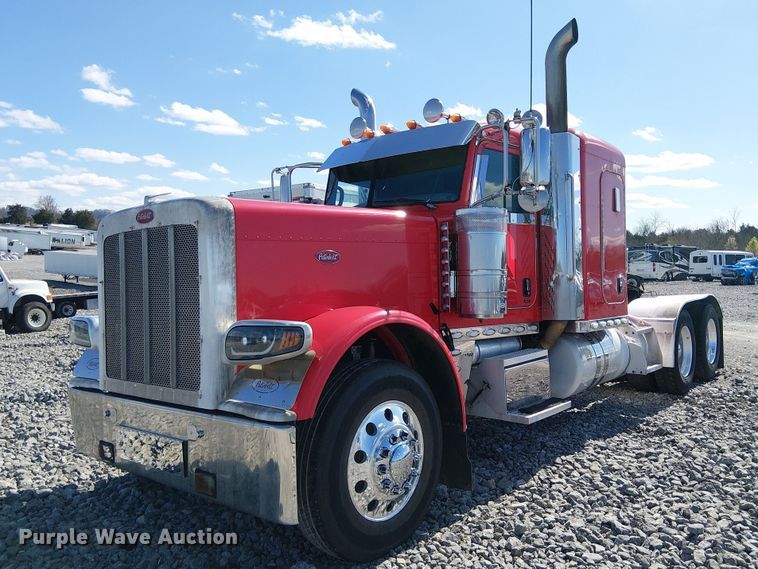 2015 Peterbilt 389 semi truck - YA2142