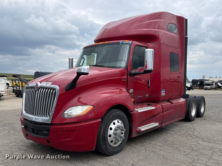 2019 International LT625 semi truck - YA2220