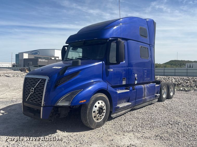 2020 Volvo VNL semi truck - YA2224