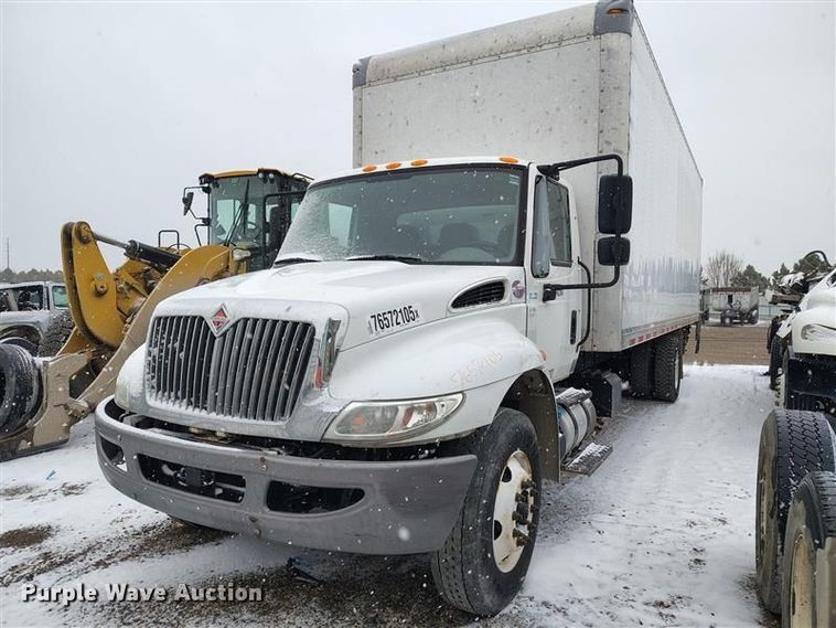2018 International 4300 box truck - YA2244