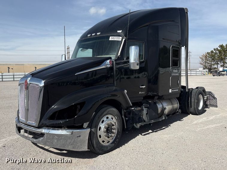 2023 Kenworth T680 semi truck - YA2556