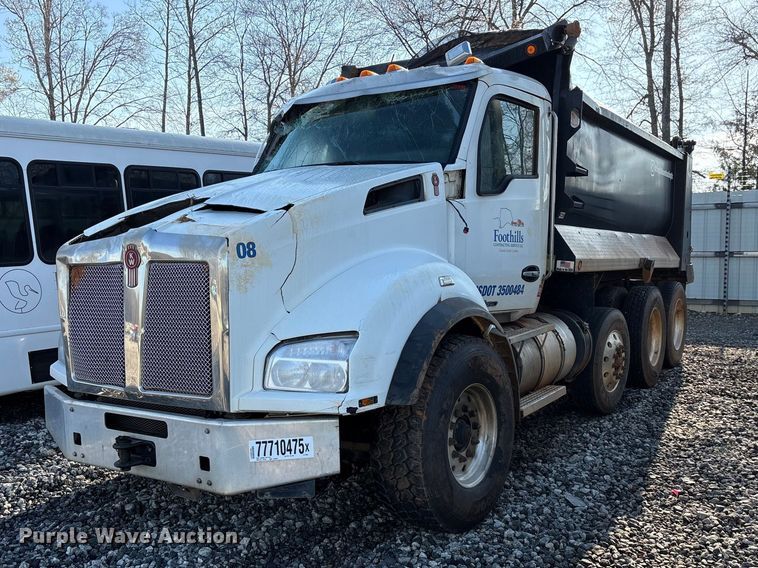 2022 Kenworth T880 dump truck - YA2639