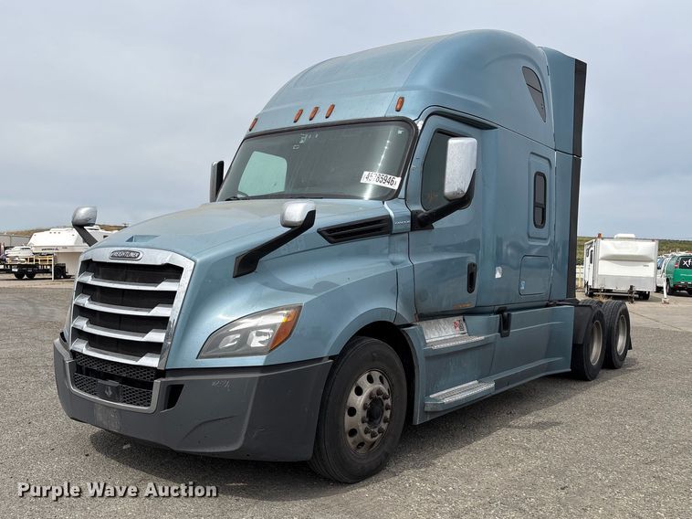 2020 Freightliner Cascadia semi truck - YA2791