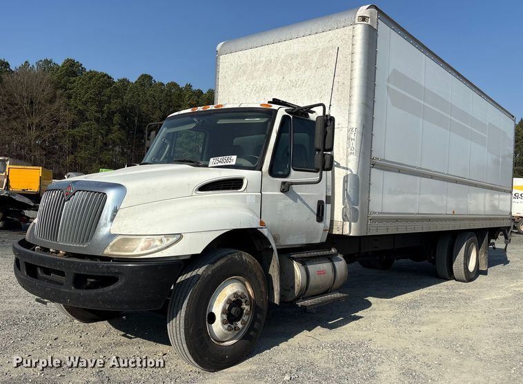 2018 International 4300 box truck - YA6108