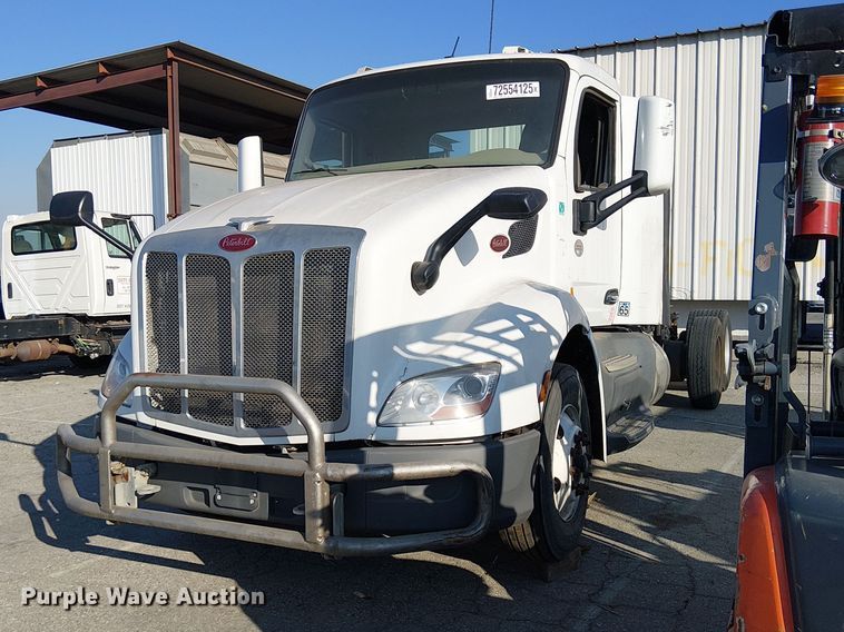 2019 Peterbilt 579 truck cab and chassis - YA6109