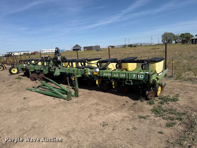 John Deere 7300 no-till planter - DH1958