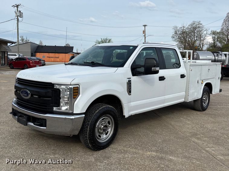 2019 Ford F250 Super Duty Crew Cab utility bed pickup truck - DT0129