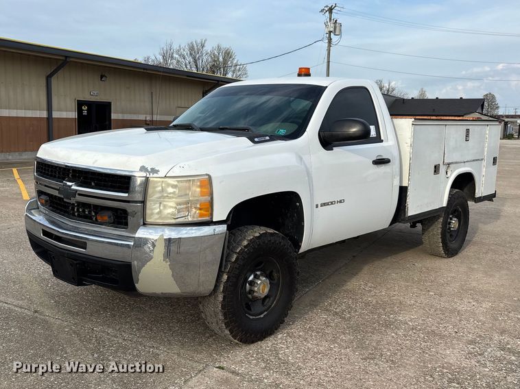 2009 Chevrolet Silverado 2500HD utility bed pickup truck - DT0131