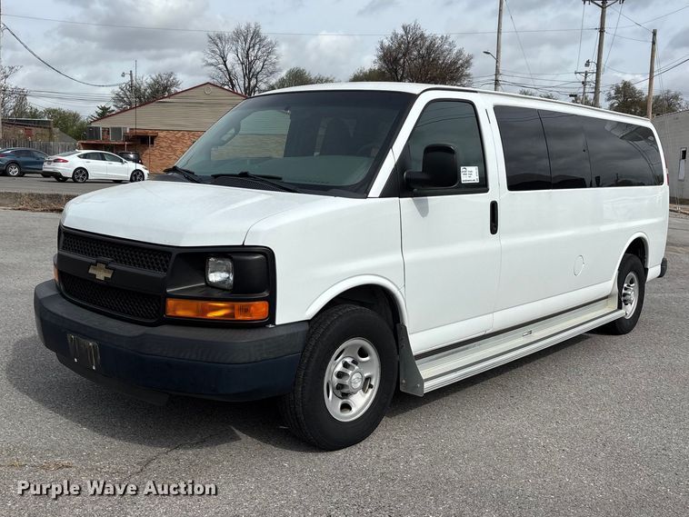 2016 Chevrolet Express van - DT0138