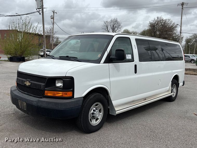 2016 Chevrolet Express van - DT0139