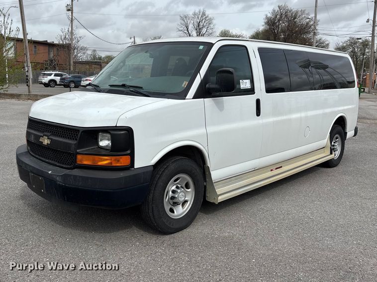 2016 Chevrolet Express van - DT0140