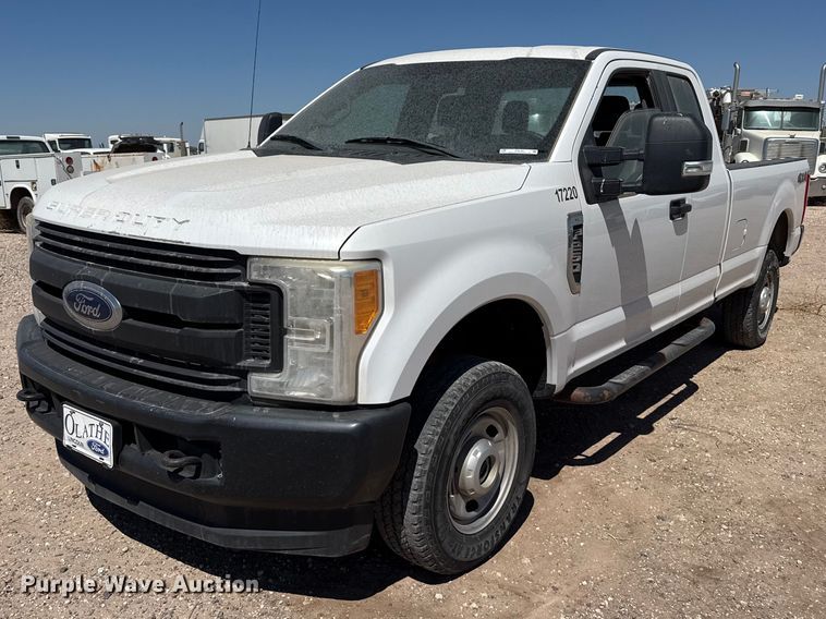2017 Ford F250 Super Duty Ext. Cab pickup truck - DZ5387